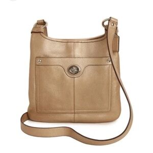 EUC COACH #16533 BAG PENELOPE CHAMPAGNE DUNE TURN LOCK
CROSSBODY Bag